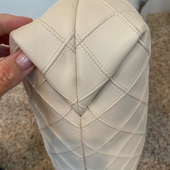 Tory Burch Cream Quilted Shoulder Bag - Picture 12 of 16